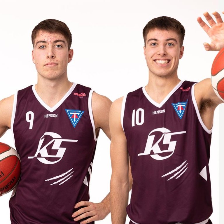 Bræðurnir eru alltaf í boltanum. MYNDIR: DAVÍÐ MÁR