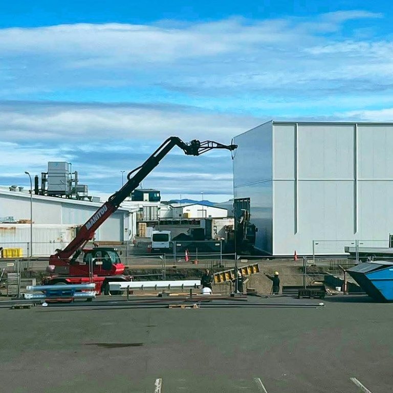 Framkvæmdir við viðbyggingu vélaverkstæðis KS í Kjarnanum eru komnar á fullt. MYND: EKH
