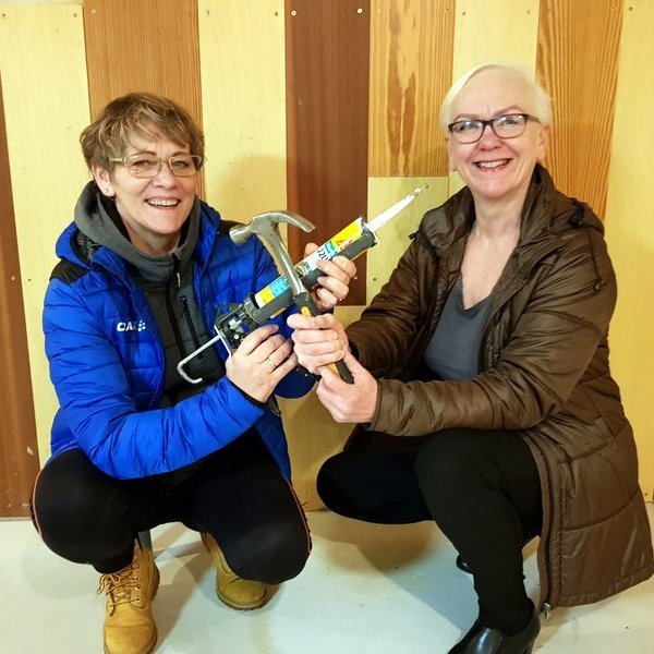 Eigendur Verðanda endurnýtingarmiðstöðvar, Solveig Pétursdóttir og Þuríður Helga Jónasdóttir. Mynd:Landsbankinn.is