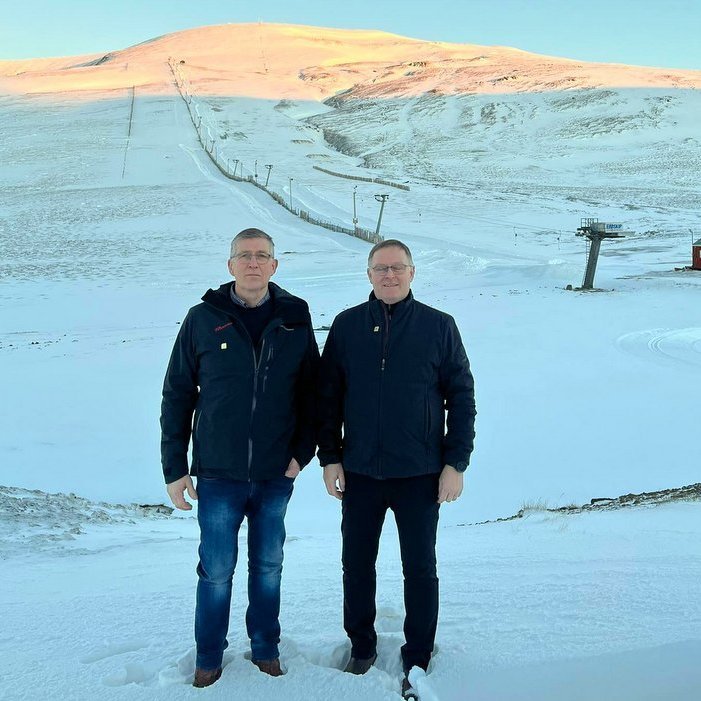 Viggó Jónsson og Gunnar Björn Rögnvaldsson, gullmerkishafar Skíðasambands Íslands. Mynd: Sigurður Hauksson.