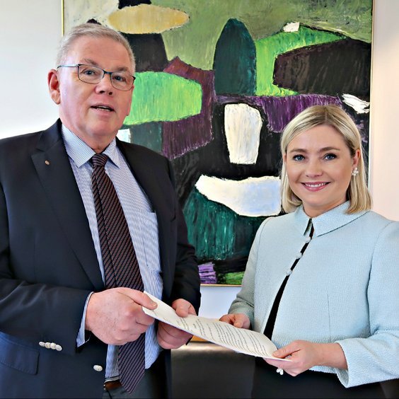 Vilhjálmur Bjarnason og Lilja Alfreðsdóttir mennta- og menningarmálaráðherra. Aðsend mynd.