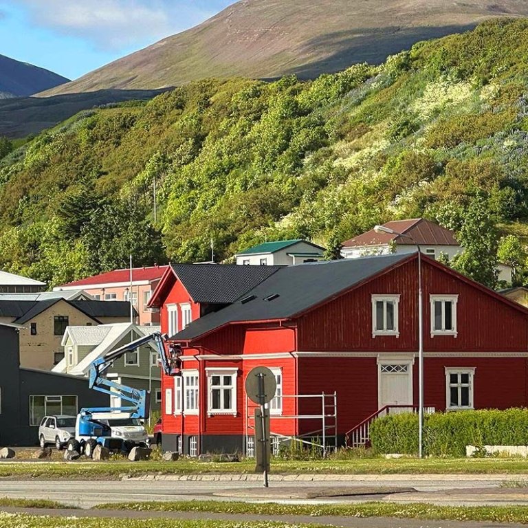 Unnið við Villa Nova í morgun. MYND: ÓAB