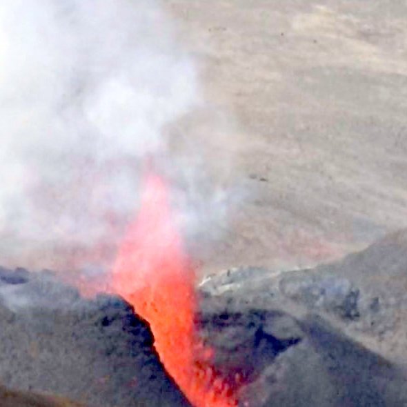 Meðal þess sem hagyrðingar fengu að glíma við var að botna fyrri parta er minntust á gos, gös. Mynd af streymi RÚV frá gosstöðum í Geldingadal.