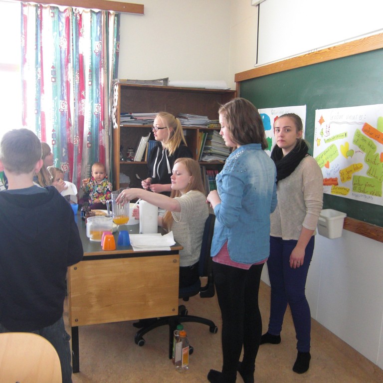 Boðið í vöfflukaffi á vinadegi