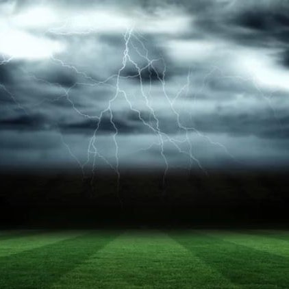 Einhver bið verður á að hægt verði að spila leiki á gervigrasvellinum á Króknum. Þessi mynd er þó ekki af þeim velli en er kannski pínu táknræn. MYND AF NETINU