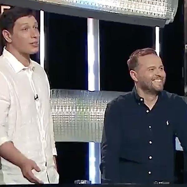 Pavel og Guðmundur í slæmum Kappsmálum. Þarna sést Pavel gera upp viðureignina fyrir lokaátökin. Þátturinn var stórskemmtilegur þó úrslitin hafi ekki verið stuðningsfólki Stólanna að skapi. SKJÁSKOT AF RÚV