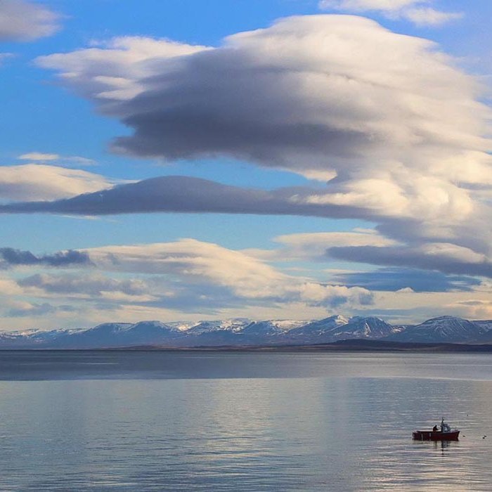 Vorið hefur ekki farið illa með íbúa á Norðurlandi vestra, veðrið alla jafna verið með ágætum og færð með besta móti. Þessi mynd var tekin frá Hofsósi í logni og 14 stiga hita um páskahelgina. MYND: ÓAB