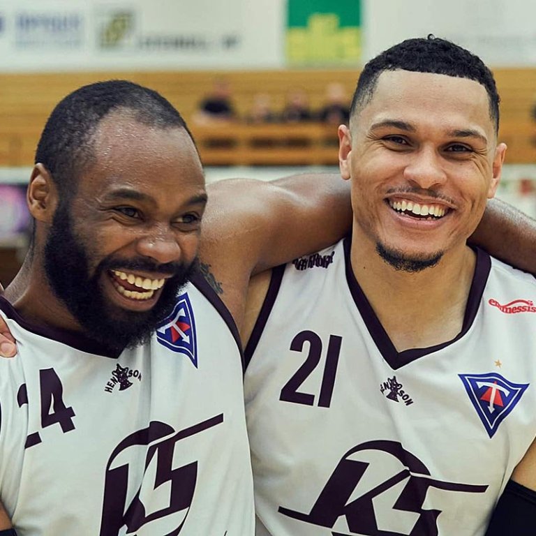 Keyshawn Woods og Callum Lawson kampakátir í leikslok. MYND: SIGURÐUR INGI