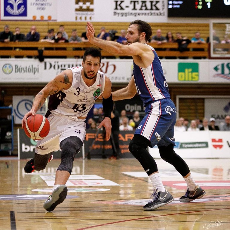 Zoran Vrkic með boltann í leik gegn Keflvíkingum í vor. MYND: DAVÍÐ MÁR