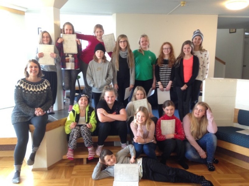 Soroptimistaklúbburinn Við Húnaflóa bauð öllum stelpum á 12. aldursári í fimm sveitarfélögum í Húnavatnssýslum kost á að sækja námskeiðið „Stelpur geta allt“ helgina 24. – 25. október síðastliðinn.